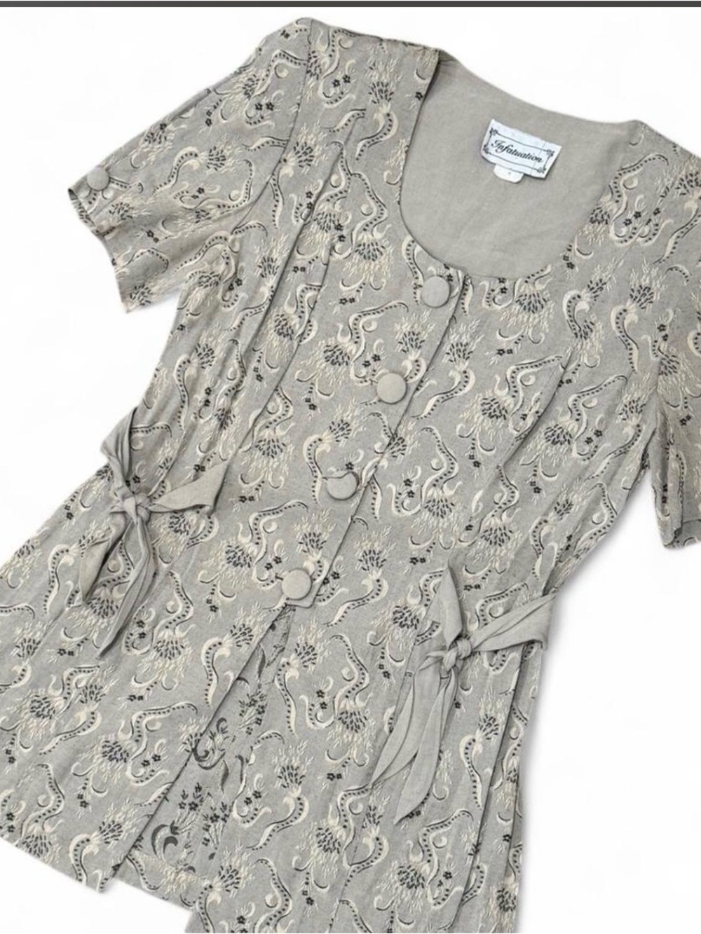 Soft Grey Paisley Short-Sleeve blouse